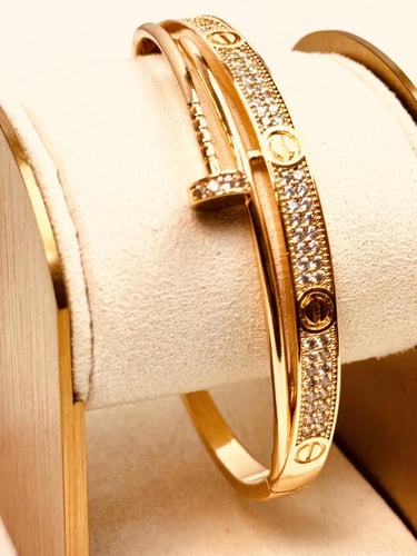 سوار وخاتم ذهبي مستوحى من كارتير