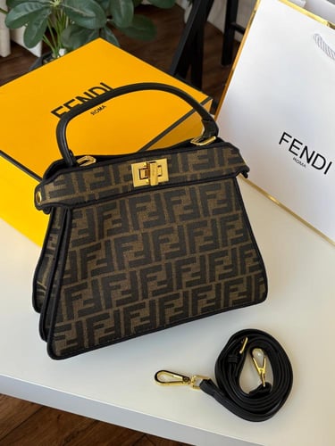 شنطه فندي مع كامل ملحقاتها