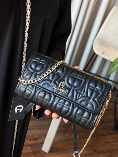 شنطه اقنر عنابي - اسود مع كامل الملحقات