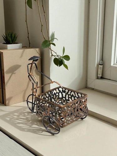 مجسّم دراجة بعربة من الحديد – ديكور فني عصري ⚙