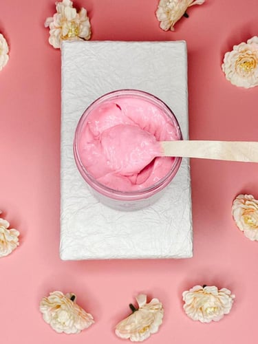 لوشن اللمسة المخملية يحتوي على الزبدات والمرطبات ا...