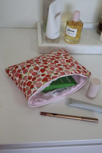 STRAWBERRY POUCH