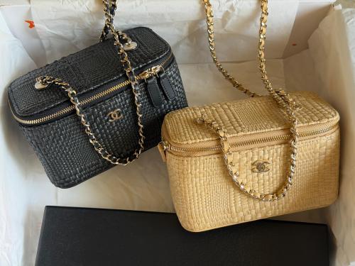 حقيبة شانيل فانيتي رافيا – Chanel Raffia Vanity Case
