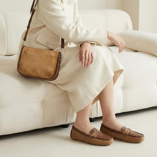 طقم كاجوال باللون البيج