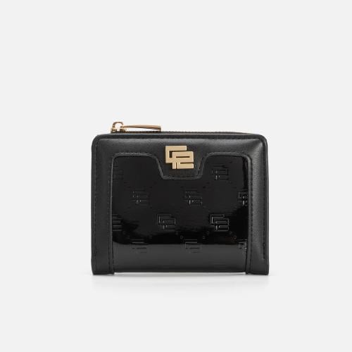 محفظة نسائية بألوان مختلفة