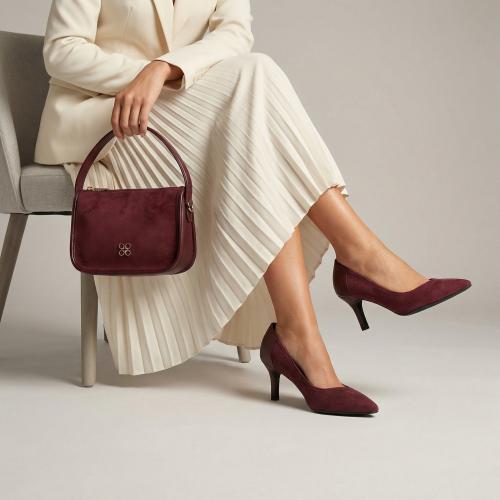 طقم كاجوال باللون العودي