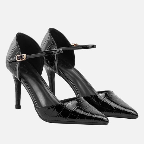 طقم كاجوال باللون الأسود