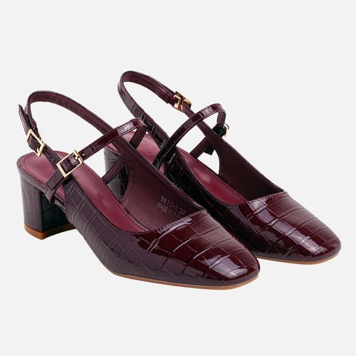 طقم كاجوال باللون العودي