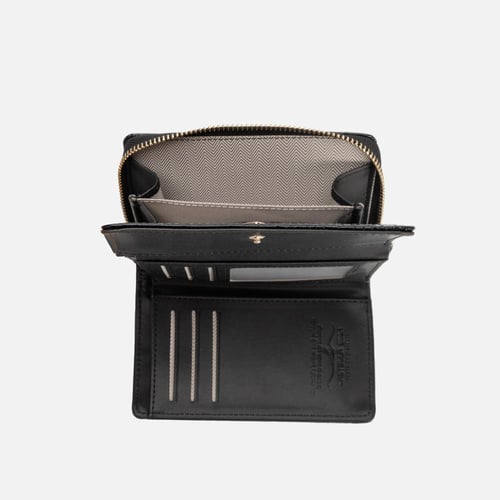 محفظة نسائية بألوان مختلفة