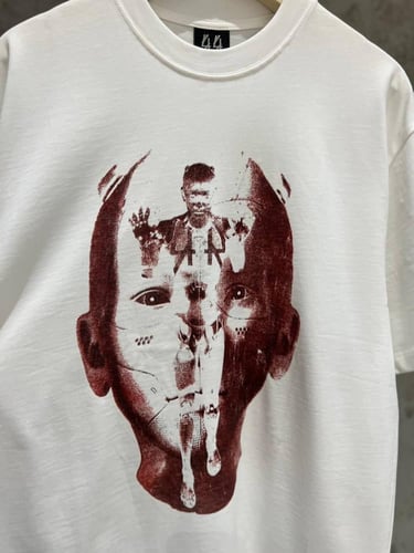 تشيرت ابيض بـرسمة