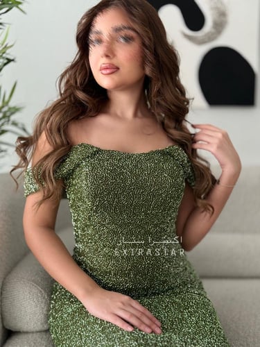 فستان سهرة أخضر أنيق لامع بأكمام منسدلة