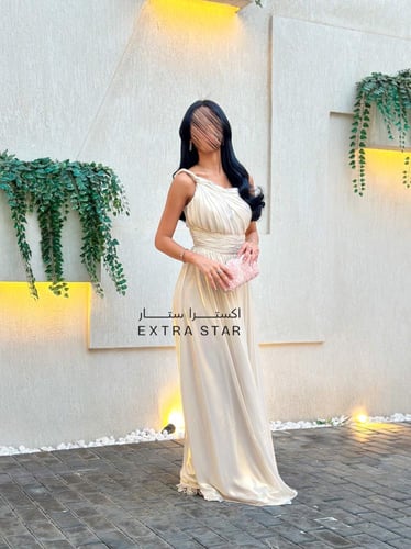 فستان طويل ناعم