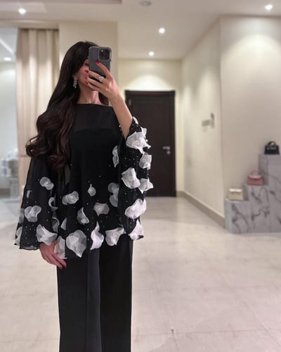 أفرول بخامه باربي وشيفون تطريز ورود ابيض