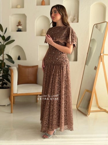 فستان بني دانتيل أنيق بطبقة علوية لامعه