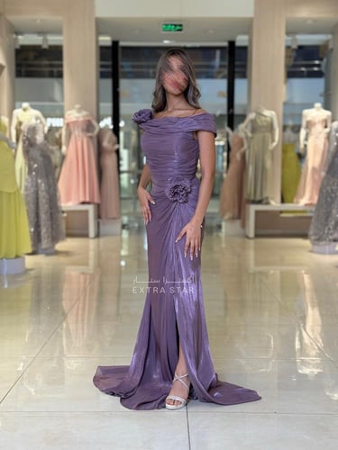 فستان موف درابيه مكشوف الأكتاف مزين بورود بارزة ول...