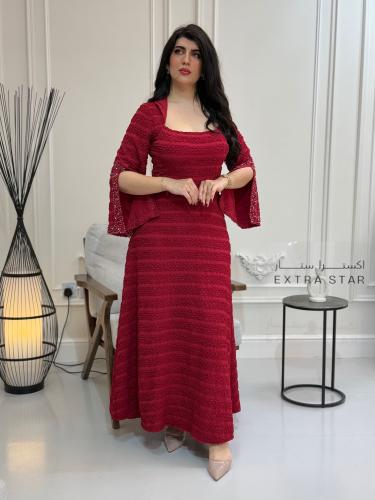 فستان طويل بتطريز بلاكمام