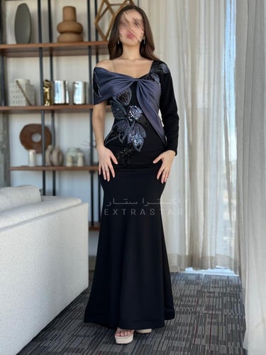 فستان سهرة أسود ون شولدر وصدرية ساتان مزينة بتطريز...