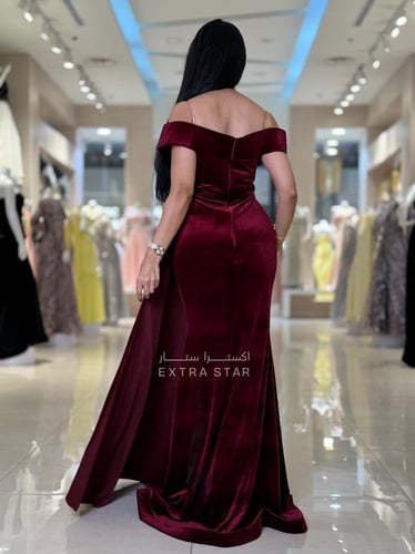 فستان مخمل برغندي بقصة أوف شولدر مع تطريز لامع عند...