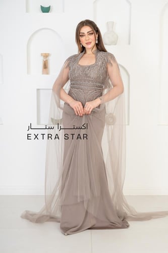 فستان سهره طويل بتطريز من الخلف
