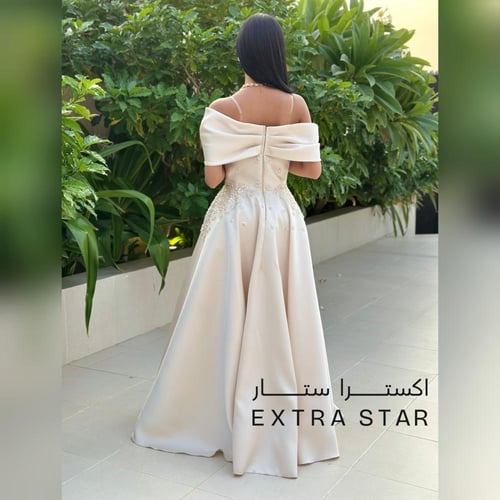 فستان سهره طويل بتطريز بصدر