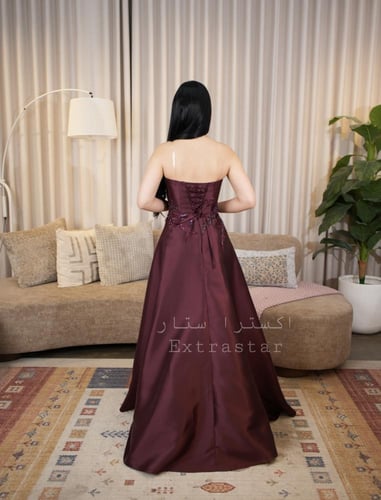 فستان سهرة عودي طويل بدون أكمام مطرز بخرز وترتر