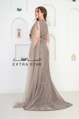 فستان سهره طويل بتطريز من الخلف