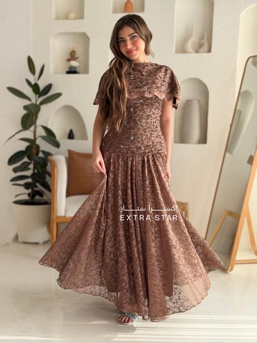 فستان بني دانتيل أنيق بطبقة علوية لامعه