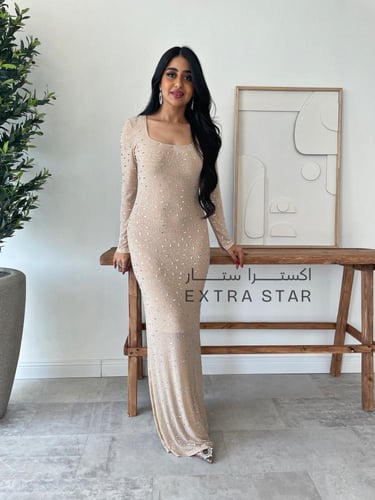فستان طويل ماسك مرصع بفصوص كريستال