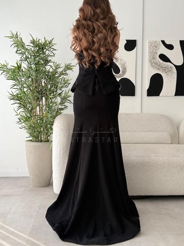 فستان سهرة أسود مطرّز بكريستالات الفضية الفاخرة