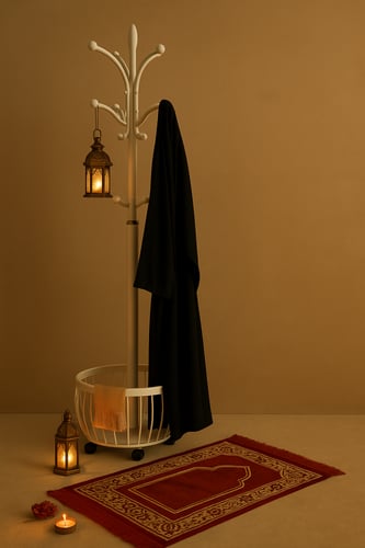 علاقة ملابس أبيض مودرن بسلة تخزين سفلية وعجلات متح...