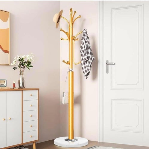 علاقة ملابس ذهبية بتصميم فخم وقاعدة رخامية طول 175...