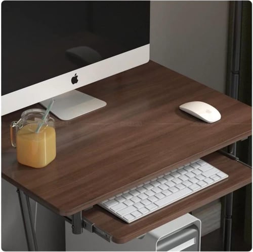 طاولة مكتب بني بعجلات ورفوف – عملي ويوفر عليك المس...