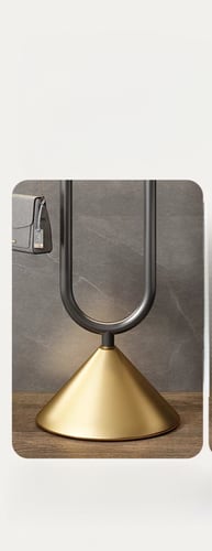 علاقة ملابس بتصميم عصري يشبه غصن الشجرة، مزودة بقا...