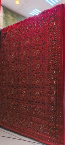 سجاد افغاني احمر