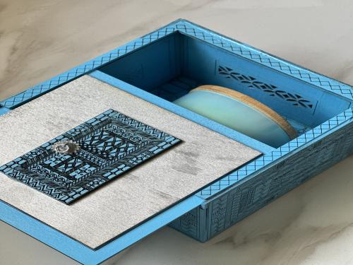 شمعه العسل الطبيعي بروائح منعشه وصندوق خشبي مصنوع...