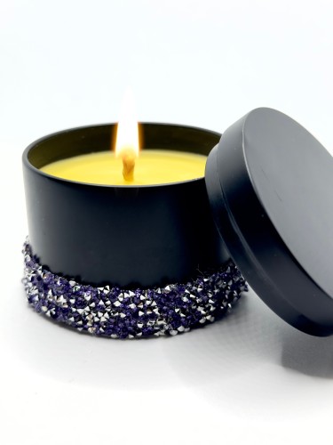 شمعه العسل بتصميم مستوحى من الجمال وغطاء اسود جذاب...