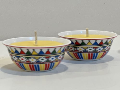 شمعه العسل الطبيعي بروائح مميزه وتصميم فنجال تراثي