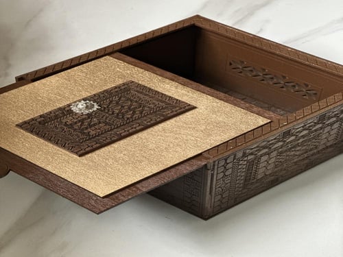 شمعه العسل الطبيعي بروائح منعشه وصندوق خشبي مصنوع...