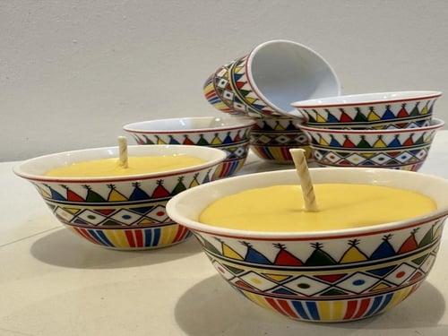 شمعه العسل الطبيعي بروائح مميزه وتصميم فنجال تراثي