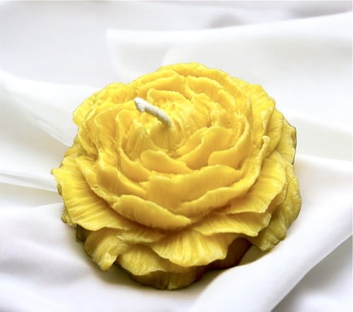 شمعه الجوري بشمع عسل الباحه الطبيعيه بروائح مختلفه...