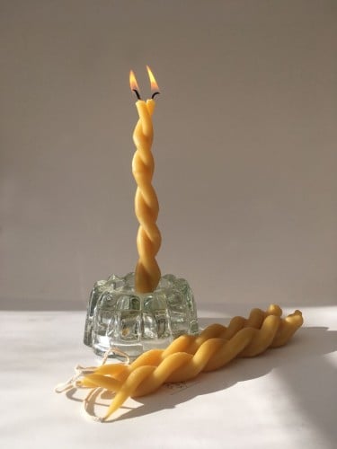 الشمع المبروم يدويا بشمعه العسل الطبيعي