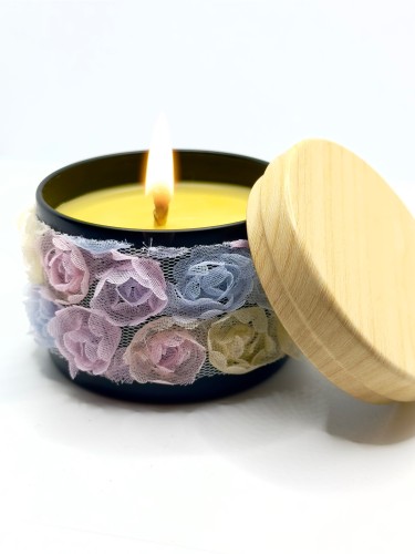 شمعه العسل بتصميم مستوحى من جمال التراث وغطاء خشبي...