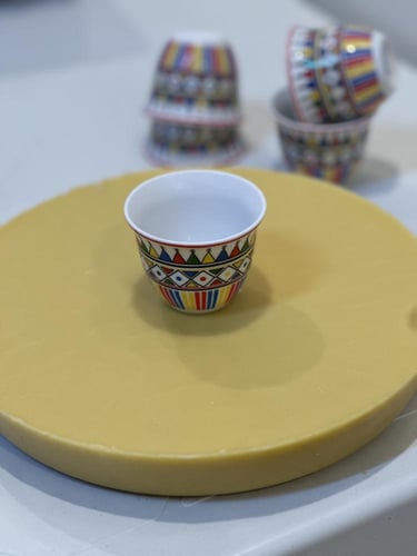 شمعه العسل الطبيعي بروائح مميزه وتصميم فنجال تراثي