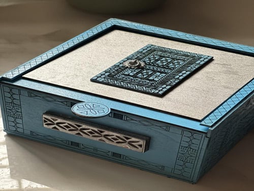 شمعه العسل الطبيعي بروائح منعشه وصندوق خشبي مصنوع...