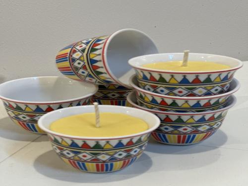 شمعه العسل الطبيعي بروائح مميزه وتصميم فنجال تراثي