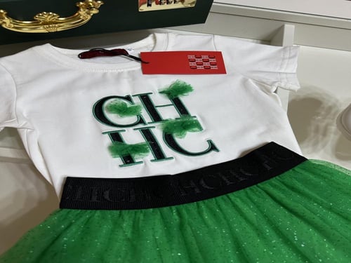 طقم سي اتش تيشرت +تنورة