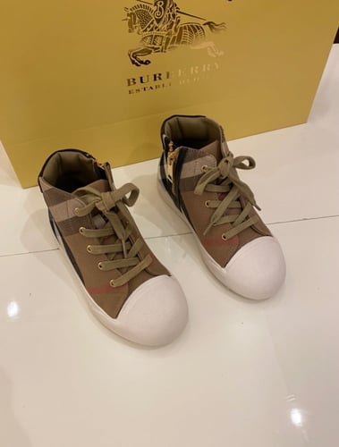 بوت بربري أبيض