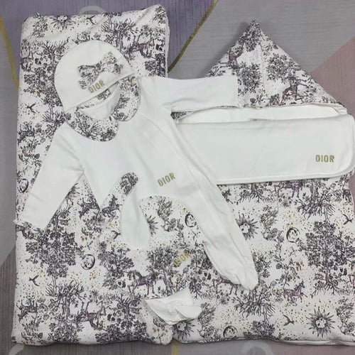 طقم مواليد ديور