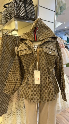 جاكيت قوتشي