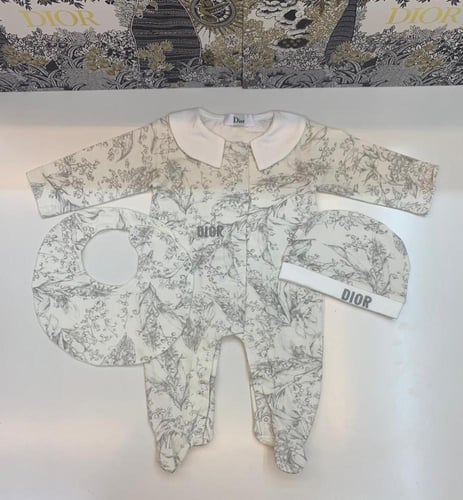 طقم مواليد ديور